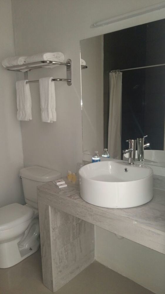 Capital Hotel Монклова Экстерьер фото